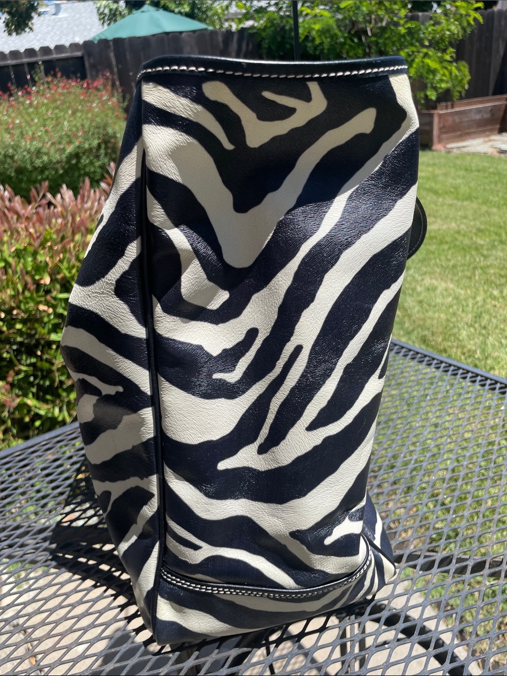 Dooney @ Bourke Large Zebra Print Tote. 18x11x6 HUGE w/ registration card. - Picture 9 of 12